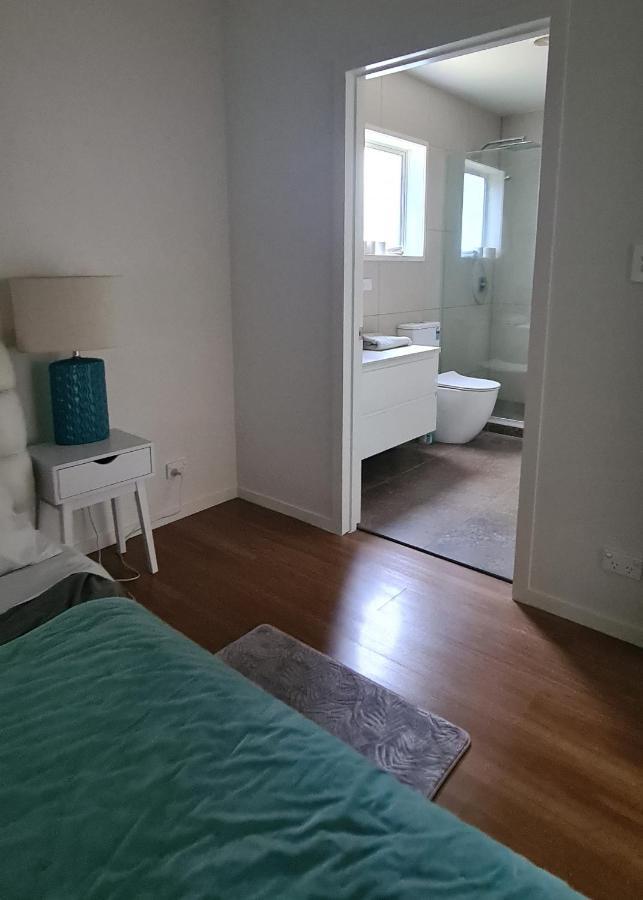 This Fabulous, Single-Level 3 Plus 1 Small Room With Folding Sofa Home Auckland Exterior foto