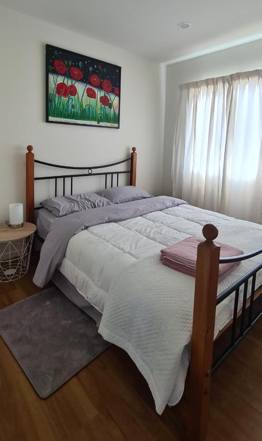 This Fabulous, Single-Level 3 Plus 1 Small Room With Folding Sofa Home Auckland Exterior foto